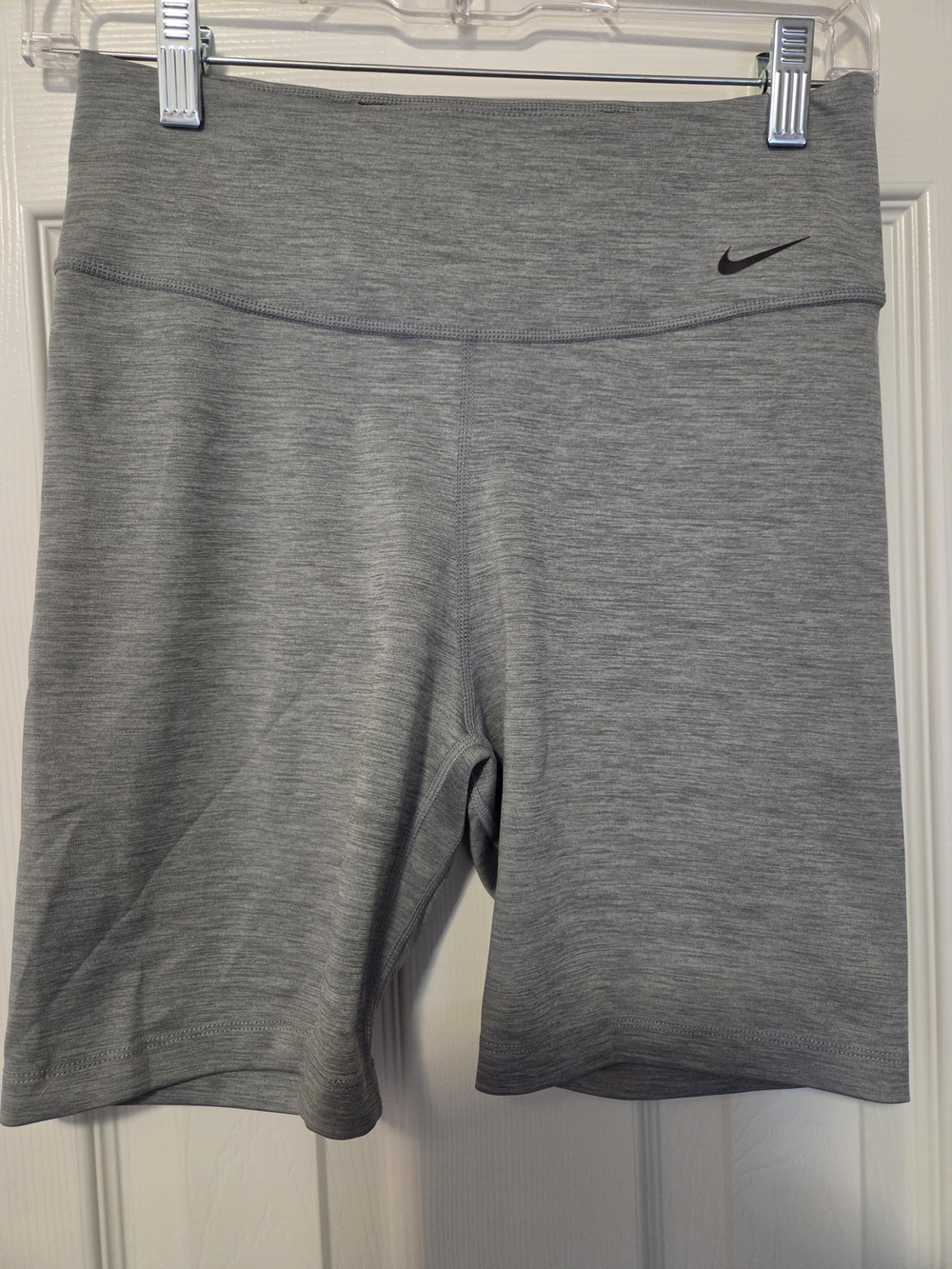 Nike Women's Light Gray High-Rise Athletic Bike Shorts. Size Medium
